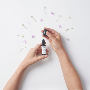 Enhance emotional wellbeing with our Calm & Clear Remedy Set. Calm & Clear Essence was created to help wind down and relax even with external pressures and demands.
